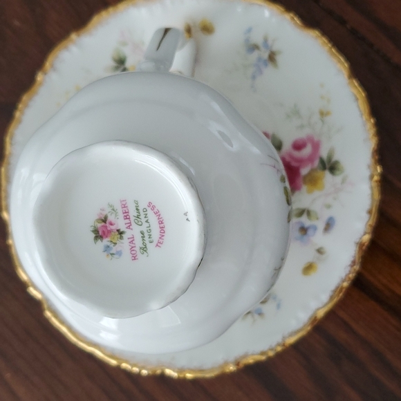 Royal Albert Tenderness Tea - Picture 2 of 2